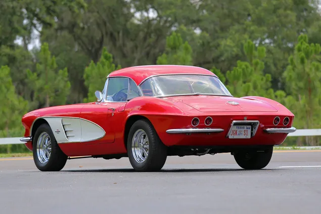 1961 年雪佛兰克尔维特 C1 350ci V8 03 2K 壁纸