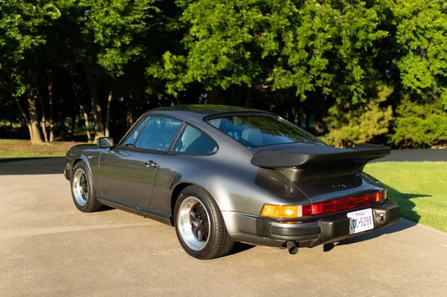 Taustakuva 1983 Porsche 911SC 3.0 03 2K
