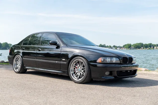 2001 БМВ М5 4.9 В8 01 2K позадина