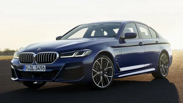 2020. BMW 530e Plug-In Hybrid M Sport 01 HD pozadina