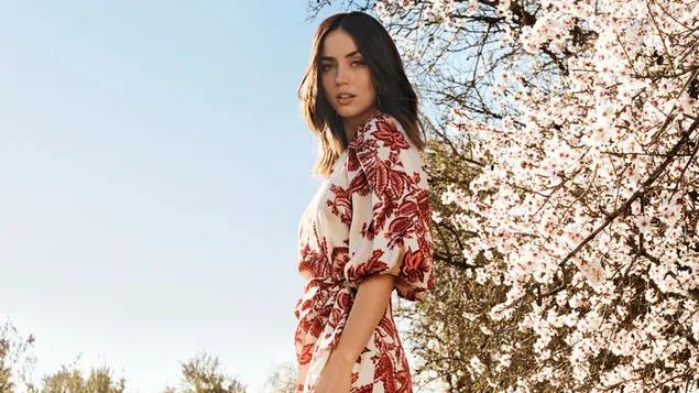 (2021) 'Ana De Armas' trong Blossom Photoshoot