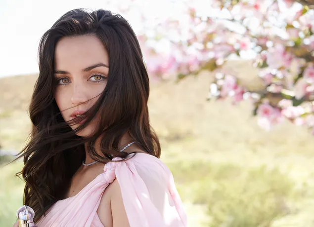 (2021) 'Ana De Armas' in Estee Lauder-fotosessie 4K muurpapier
