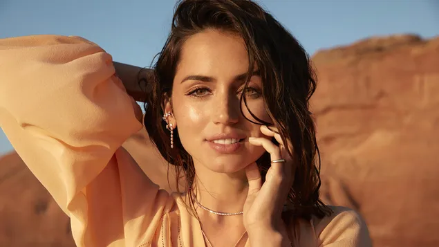 (2021) 'Ana De Armas' in Natural Diamond Photoshoot 4K muurpapier