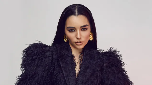 (2021) "ایندیانا ماسارا" جذاب در عکس مجله شیشه ای کاغذدیواری  4K