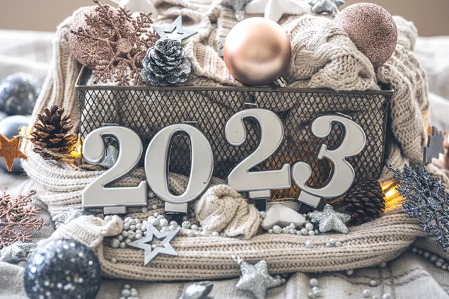 Tahun baru 2023 berbagai hadiah dalam keranjang