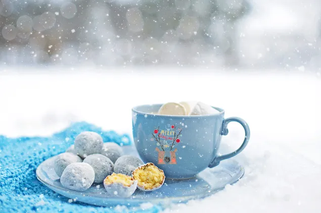 Semangkuk kue dan Choco Marshmallow panas untuk liburan musim dingin 4K wallpaper