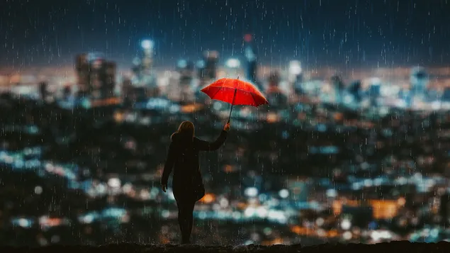 Una noia gaudeix mullar-se sota la pluja baixada