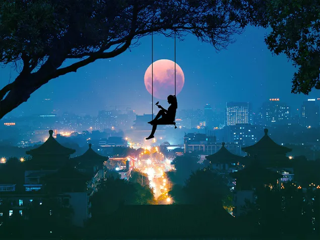 djevojka se nocu ljulja na drvetu visoko iznad grada preuzmi