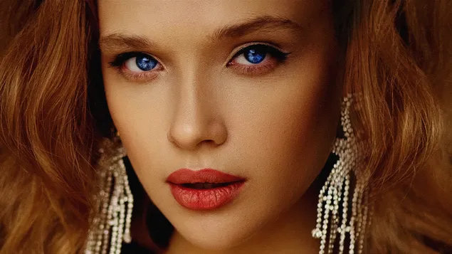 Una dama con hermosos ojos azules. 4K fondo de pantalla