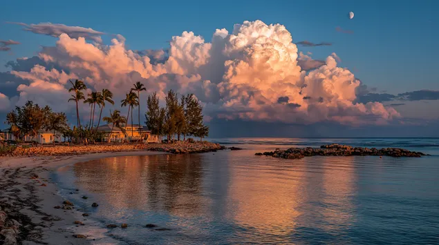 נוף חוף טרופי שליו עם רדת החשיכה, עם עננים כתומים רכים המשתקפים במים השקטים 2K טפט