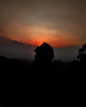 Tapeta Socha ženy při západu slunce HD