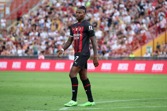 חלוץ מילאן רפאל ליאו באצטדיון 2K טפט