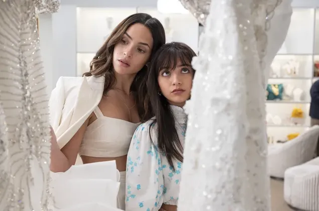 Actresses Adria Arjona and Isabela Merced in the Father of the Bride Movie  download