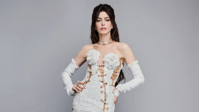 Pelakon comel 'Anne Hathaway' berpakaian putih 4K kertas dinding