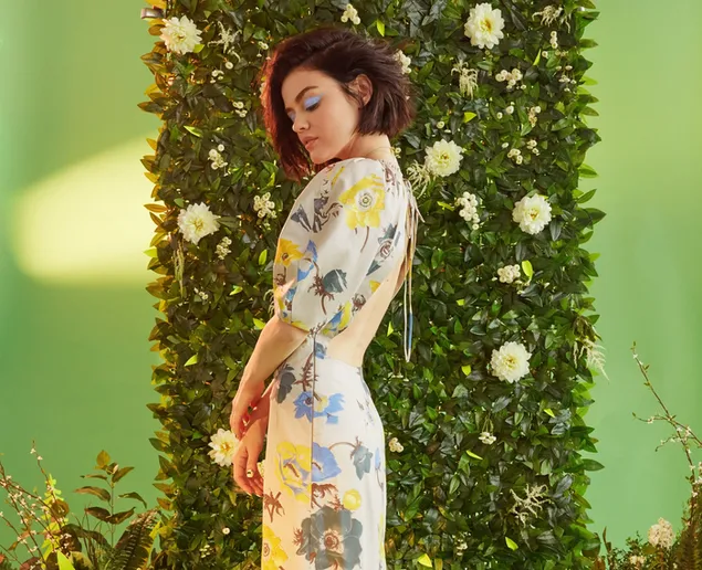 Người nổi tiếng đáng yêu 'Lucy Hale' trong Bustle Photoshoot