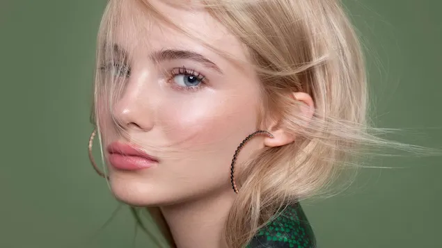 Шпалери Чарівна "Фрея Аллан" | Фотосесія модного журналу 4K