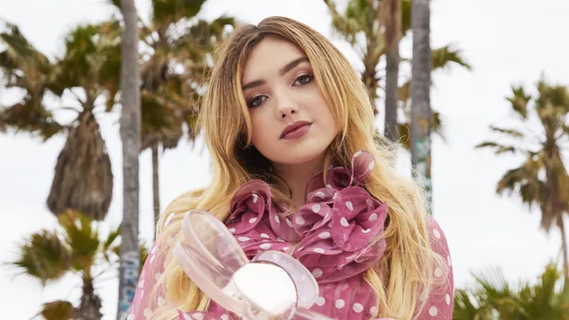 'Peyton List' yang comel - Pelakon Amerika Berambut Perang 4K kertas dinding