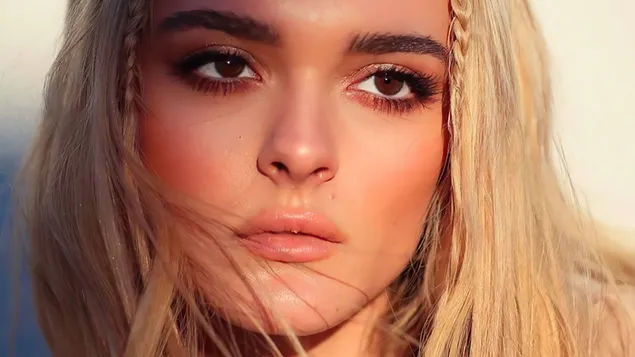 Penyanyi Comel 'Charlotte Lawrence' dalam Penggambaran Majalah Notion 4K kertas dinding