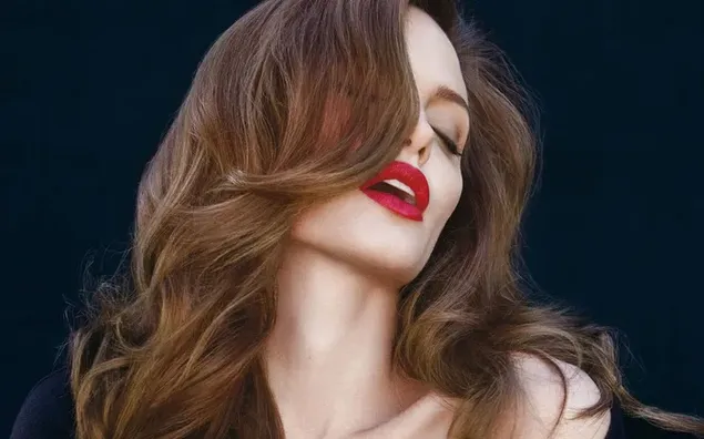 象徴的な女優アンジェリーナ・ジョリーの魅惑的な美しさ HD 壁紙