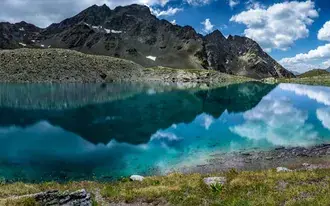 Tapeta Úžasný výhled na Modré jezero 2K