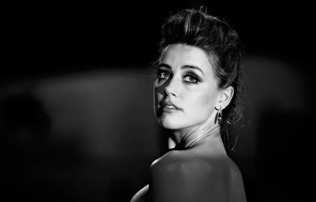 Amber Heard - Actriz estadounidense (BG monocromática)