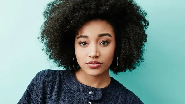 American actress with curly black hair Amandla Stenberg  portrait photo 