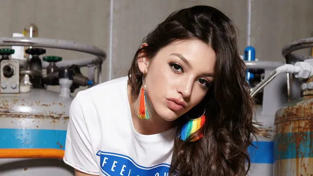 הדוגמנית האמריקאית 'סלין פרח' | צילום מגזין קוסמופוליטן 4K טפט