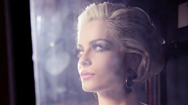 תקריב פנים של הזמרת האמריקאית 'Bebe Rexha' 4K טפט