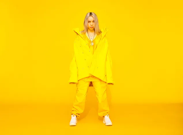 Amerikanische Sängerin posiert mit ihrem gelben Kleid 4K Hintergrundbild