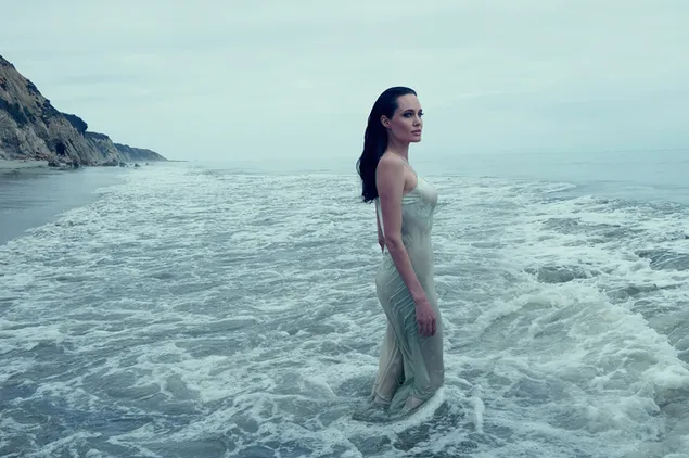 'Angelina Jolie' Strand-Fotoshooting herunterladen