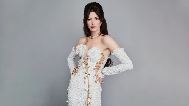 Anne Hathaway u bijeloj haljini 8K pozadina