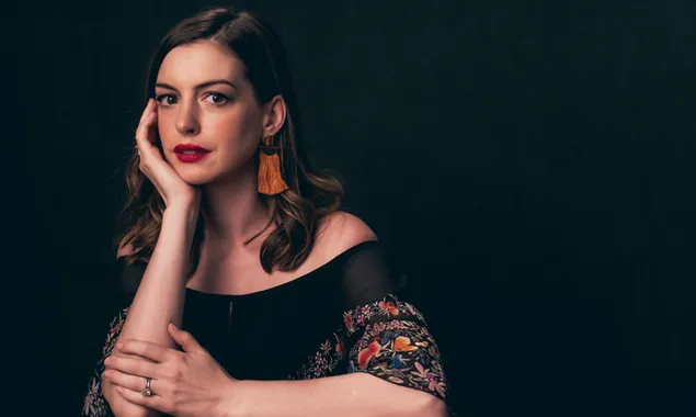 Anne Hathaway 4K kertas dinding