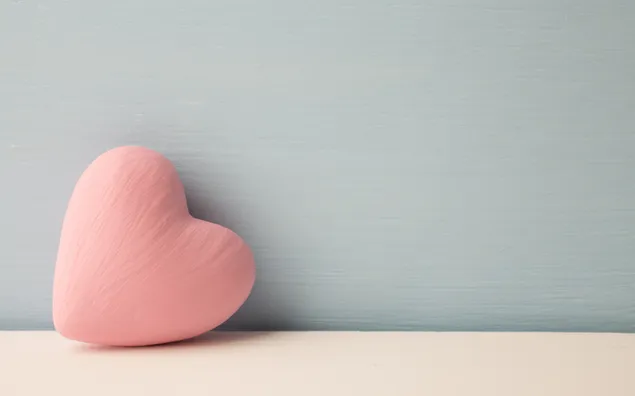 Artistic pink heart 2K wallpaper