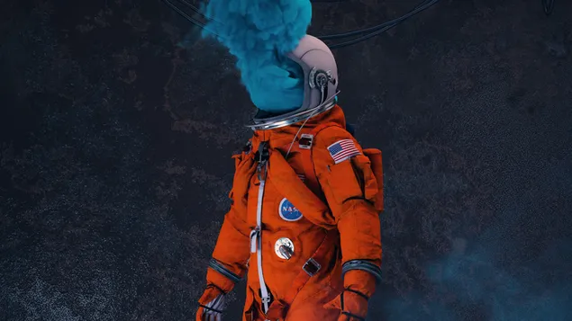 Astronauta corriendo en el bosque 4K fondo de pantalla