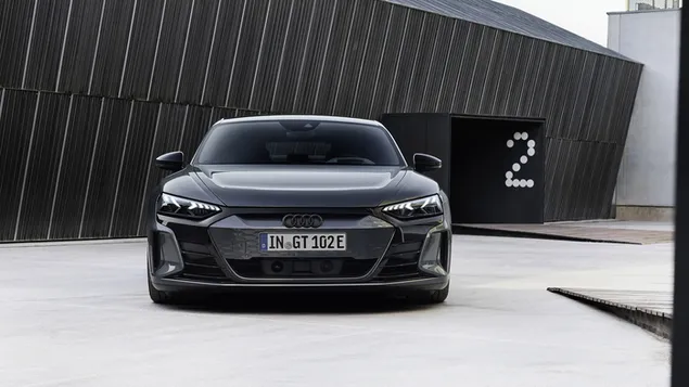 Audi RS E-Tron GT 2022 pogled sprijeda 4K pozadina