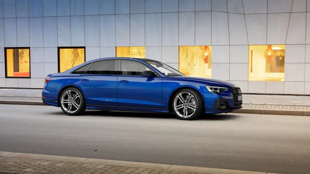 Audi S8 2022 blauwe kleur zijaanzicht