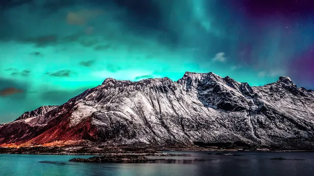 Aurora borealis berg nachtelijke hemel