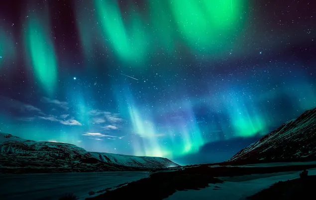 Aurora Borealis in de nachtelijke hemel 2K achtergrond