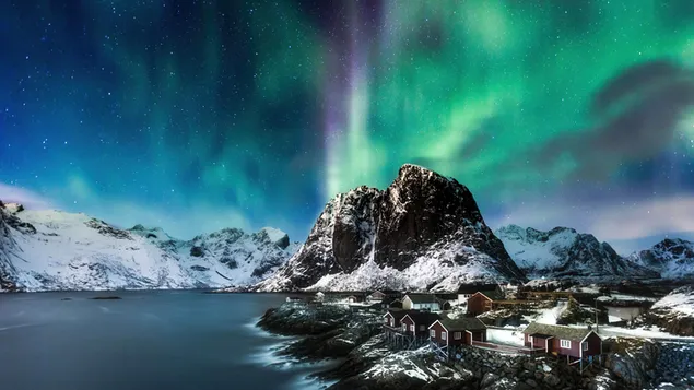 Phong cảnh núi đêm trên đảo Aurora Borealis Na Uy