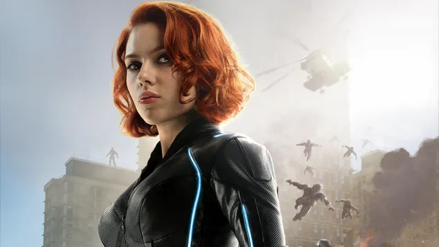 Avengers - Black Widow nhìn vào máy ảnh với máy bay trực thăng và robot bay sau lưng cô ấy