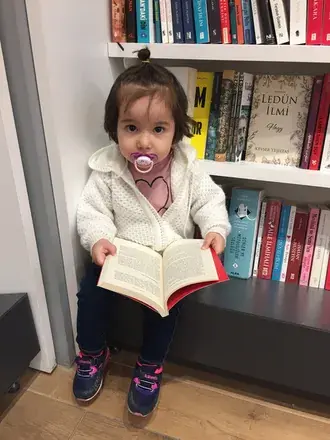 아기 책 사랑 2K 배경화면