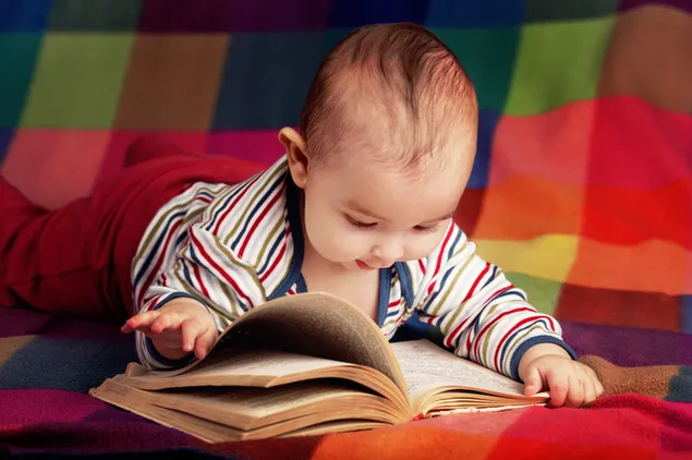 Baby reading the book 4K wallpaper