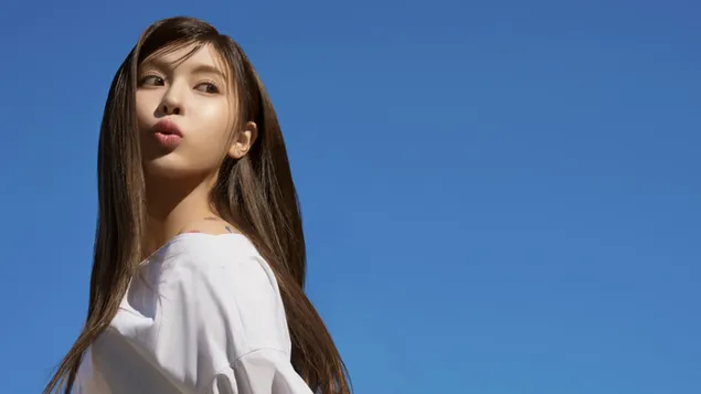 BAE van NMIXX (Kpop Band) in Love Me Like This MV Shoot 4K muurpapier