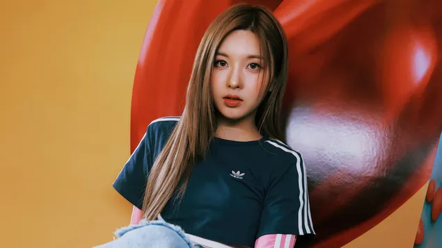 BAE מ-NMIXX (Kpop Band) ב-Young, Dumb, Stupid MV Shoot 4K טפט