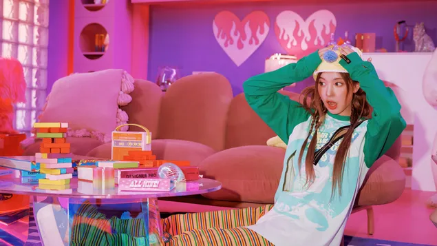 BAE מ-NMIXX (Kpop Band) - ירי MV צעיר, מטומטם, טיפש 4K טפט