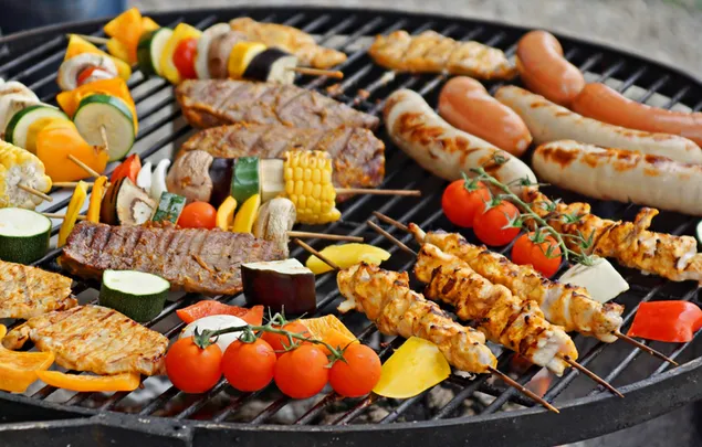 Barbecue feest van groenten, worst en vlees