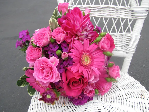 バレンタインデー-ピンクの花の花束