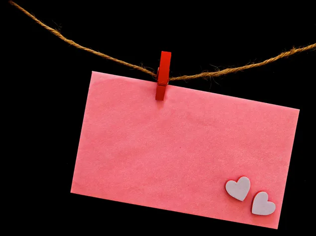 バレンタインデーの背景の空白の封筒