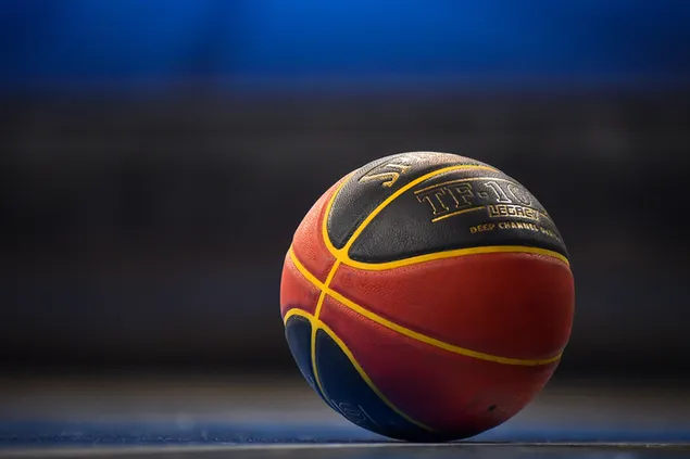 Basketball Ball auf dem Boden herunterladen