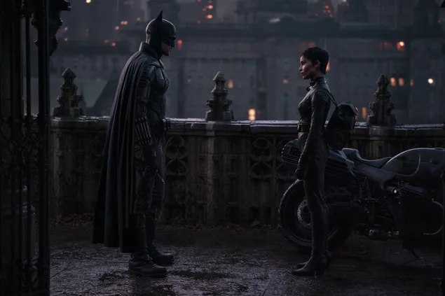 バットマン映画の屋上にいるバットマンとキャットウーマン